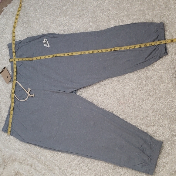 NWT Nike lightweight jogger pants - Picture 6 of 9